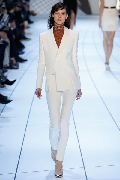 Look 19